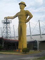 USA - Tulsa OK - Giant Oil Worker at Tulsa Fairgrounds & Johari (17 Apr 2009)